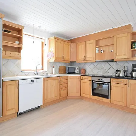 In Randbl With Kitchen *